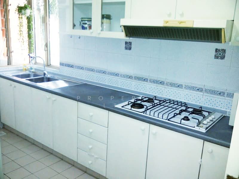 Astoria Park, 36 Lorong Mydin, 2 Bedrooms, 850 sqft, Condominium For Rent, by HENNY ROSALIA WIRJAWAN, 500223348 - Kitchen - PropertyGuru.com.sg