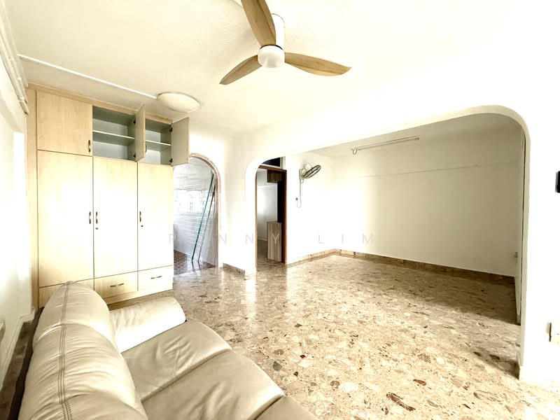 526 Bedok North Street 3, 526 Bedok North Street 3, 2 Bedrooms, 883 sqft, HDB Flat For Sale, by Penny Lim, 500223359 - Living Room - PropertyGuru.com.sg
