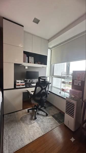 Kovan Melody, 37 Kovan Road, 3 Bedrooms, 1,227 sqft, Condominium For Sale, by Irene Pok, 500223360 - Spacious master with Built-in Study Area - PropertyGuru.com.sg