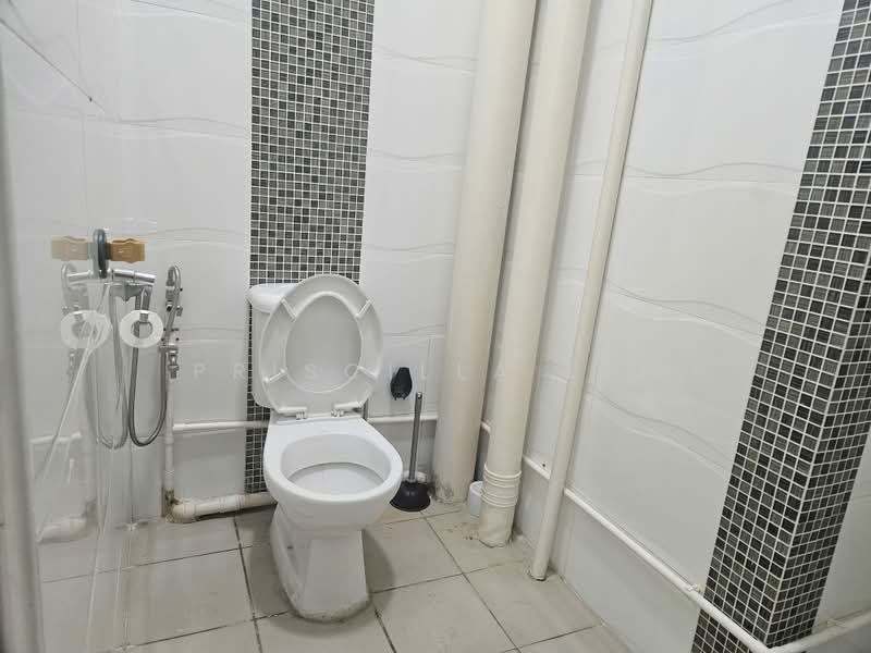 Wcega Tower, 21 Bukit Batok Crescent, 958 sqft, Light Industrial (B1) For Rent, by Priscilla Lee, 500223377 - Bathroom - CommercialGuru.com.sg
