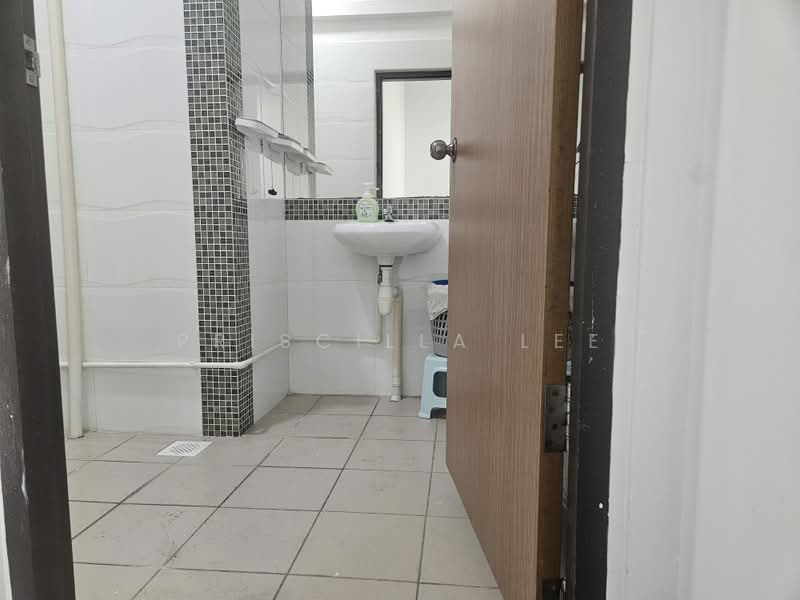 Wcega Tower, 21 Bukit Batok Crescent, 958 sqft, Light Industrial (B1) For Rent, by Priscilla Lee, 500223377 - Bathroom - CommercialGuru.com.sg