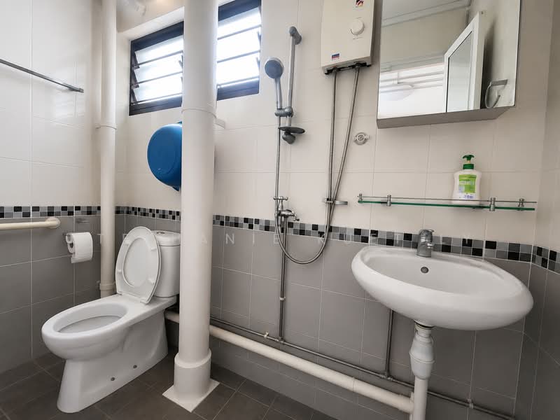 607 Golden Cassia, 607 Bedok Reservoir Road, 3 Bedrooms, 1,302 sqft, HDB Flat For Sale, by Stephanie Kuet LY, 500223383 - Bathroom - PropertyGuru.com.sg