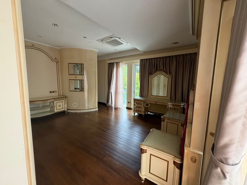 Bungalow on Siglap Avenue, Siglap Avenue, 5 Bedrooms, 15,000 sqft, Bungalow House For Rent, by Jason Choo 朱均庭, 500223385 - Bedroom - PropertyGuru.com.sg