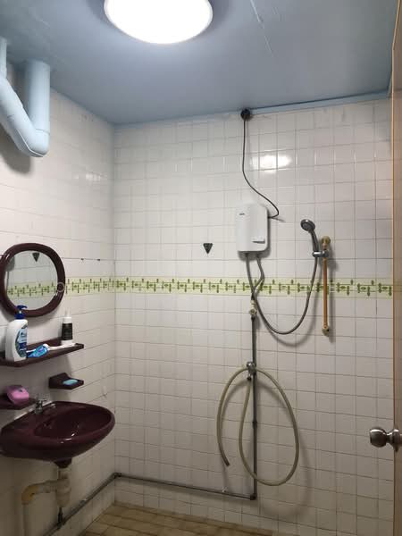 117 Serangoon North Avenue 1, 117 Serangoon North Avenue 1, Hougang / Punggol / Sengkang, 3 Bedrooms, 1,302 sqft, HDB Flat For Sale, by Joshua Ng Guek Fah, 500223393 - Bathroom - PropertyGuru.com.sg