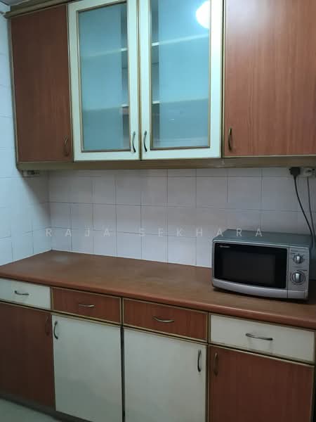 272 Toh Guan Road, 272 Toh Guan Road, 3 Bedrooms, 1,108 sqft, HDB Flat For Rent, by Raja Sekhara, 500223397 - Kitchen - PropertyGuru.com.sg