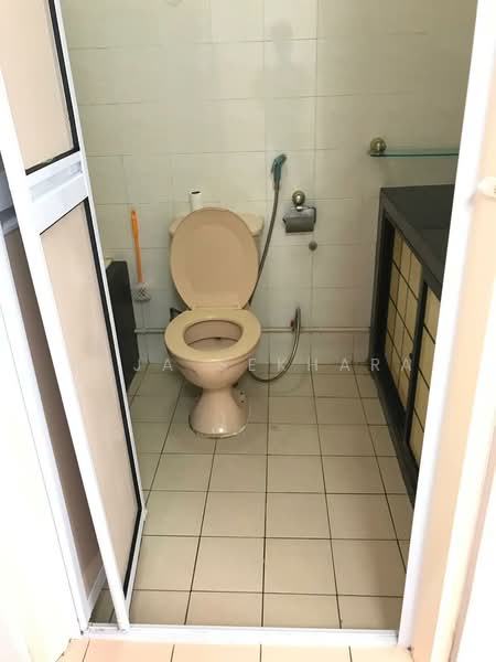 272 Toh Guan Road, 272 Toh Guan Road, 3 Bedrooms, 1,108 sqft, HDB Flat For Rent, by Raja Sekhara, 500223397 - Bathroom - PropertyGuru.com.sg