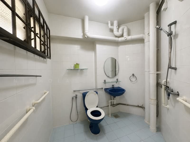 224B Compassvale Walk, 224B Compassvale Walk, 3 Bedrooms, 1,302 sqft, HDB Flat For Sale, by Nicholas Xavier Gan, 500223401 - Bathroom - PropertyGuru.com.sg