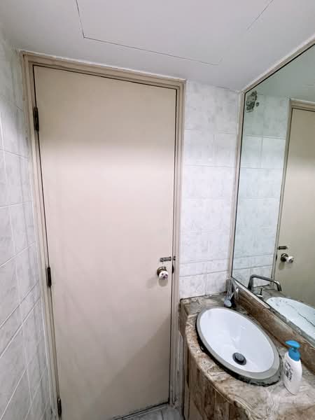 West Bay Condo, 52 West Coast Crescent, 3 Bedrooms, 1,346 sqft, Condominium For Rent, by Fu Wei, 500223422 - Bathroom - PropertyGuru.com.sg