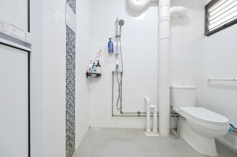2 Delta Avenue, 2 Delta Avenue, 3 Bedrooms, 1,313 sqft, HDB Flat For Sale, by Adriel Li Yewen, 500223425 - Bathroom - PropertyGuru.com.sg