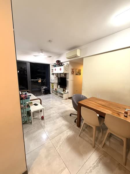 Lake Grande, 8 Jurong Lake Link, 2 Bedrooms, 818 sqft, Condominium For Rent, by Vicky Chen, 500223427 - Living Room - PropertyGuru.com.sg