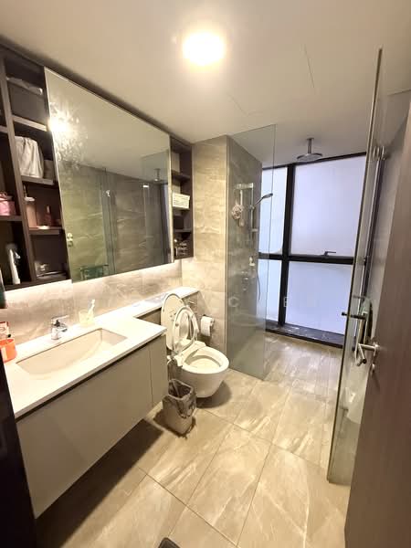 Lake Grande, 8 Jurong Lake Link, 2 Bedrooms, 818 sqft, Condominium For Rent, by Vicky Chen, 500223427 - Bathroom - PropertyGuru.com.sg