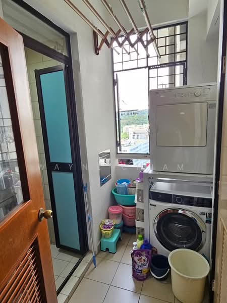 Regent Heights, 52 Bukit Batok East Avenue 5, 3 Bedrooms, 1,173 sqft, Condominium For Sale, by Wayne Chiam, 500223443 - Balcony - PropertyGuru.com.sg