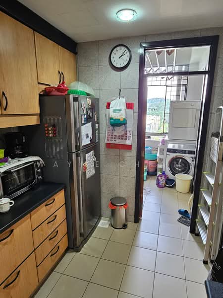 Regent Heights, 52 Bukit Batok East Avenue 5, 3 Bedrooms, 1,173 sqft, Condominium For Sale, by Wayne Chiam, 500223443 - Kitchen - PropertyGuru.com.sg