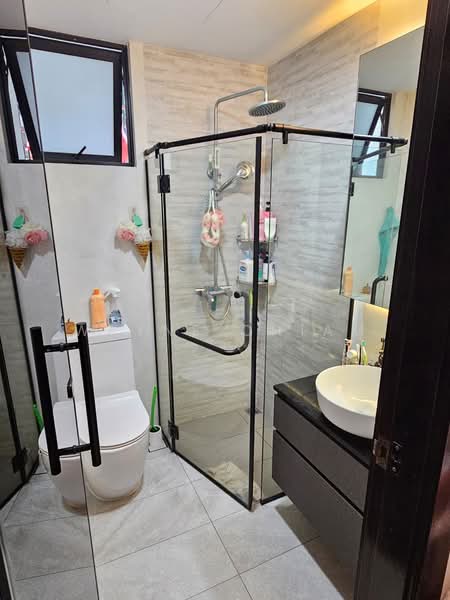 Regent Heights, 52 Bukit Batok East Avenue 5, 3 Bedrooms, 1,173 sqft, Condominium For Sale, by Wayne Chiam, 500223443 - Bathroom - PropertyGuru.com.sg