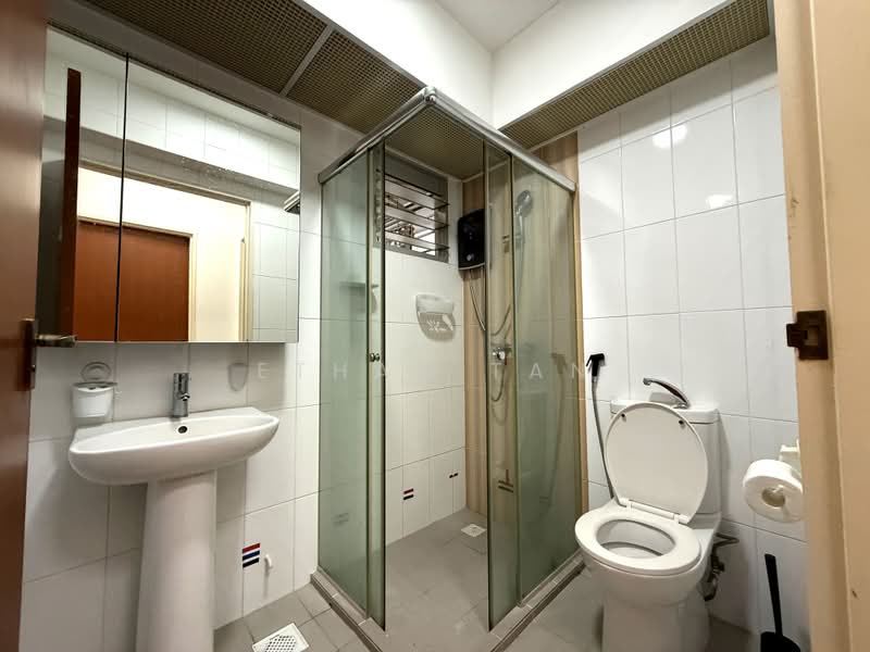 445B Bukit Batok West Avenue 8, 445B Bukit Batok West Avenue 8, 3 Bedrooms, 990 sqft, HDB Flat For Sale, by Ethan Tan, 500223444 - Bathroom - PropertyGuru.com.sg