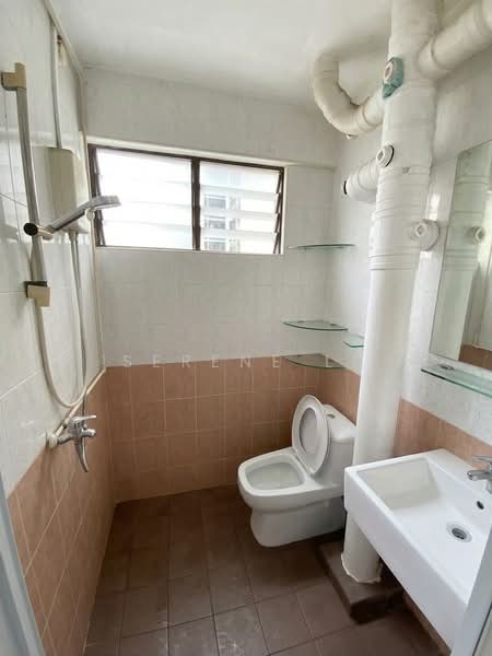 405 Hougang Avenue 10, 405 Hougang Avenue 10, 3 Bedrooms, 979 sqft, HDB Flat For Sale, by Serene Li, 500223456 - Bathroom - PropertyGuru.com.sg
