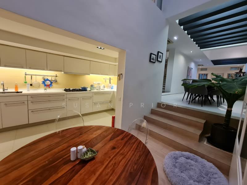 Cairnhill/ Emerald Hill 5+2 Stunner 2 Carparks, Cairnhill Road Conservation House, 5 Bedrooms, 4,025 sqft, Conservation House For Rent, by Susan Prior, 500223460 - Kitchen - PropertyGuru.com.sg