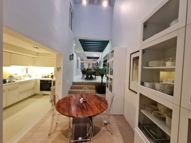 Cairnhill/ Emerald Hill 5+2 Stunner 2 Carparks, Cairnhill Road Conservation House, 5 Bedrooms, 4,025 sqft, Conservation House For Rent, by Susan Prior, 500223460 - Kitchen - PropertyGuru.com.sg