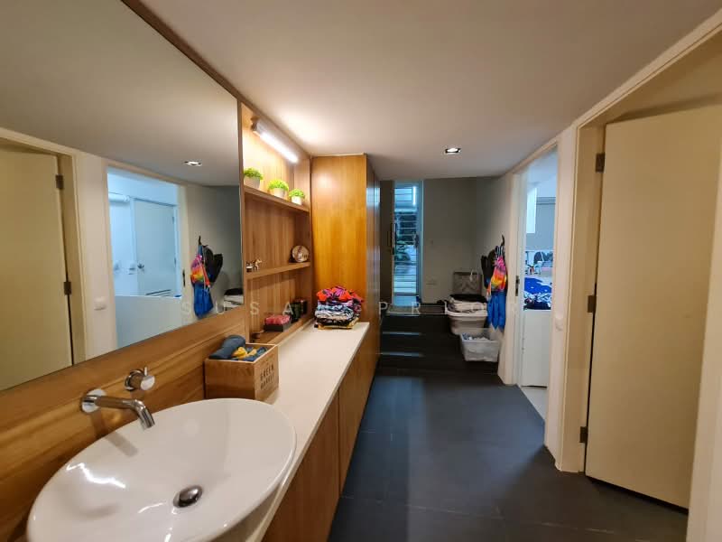 Cairnhill/ Emerald Hill 5+2 Stunner 2 Carparks, Cairnhill Road Conservation House, 5 Bedrooms, 4,025 sqft, Conservation House For Rent, by Susan Prior, 500223460 - Bathroom - PropertyGuru.com.sg