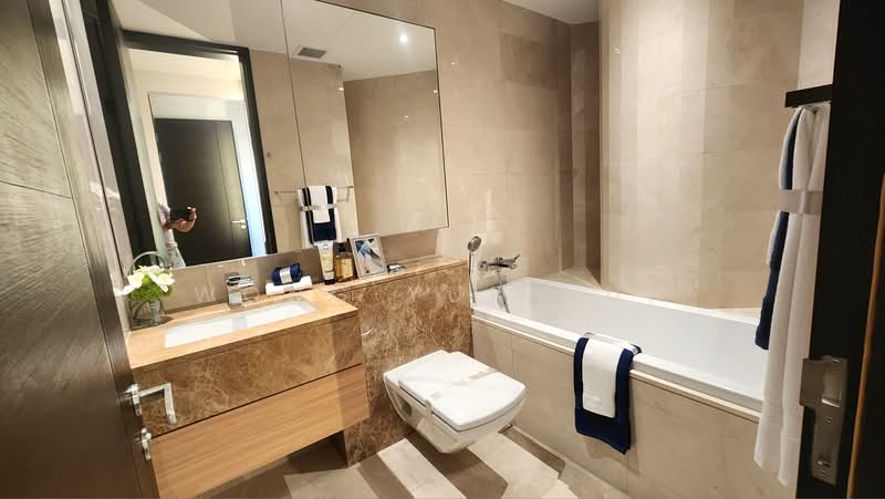 Concourse Skyline, 302 Beach Road, 4 Bedrooms, 1,668 sqft, Condominium For Sale, by Wong Yun Yun, 500223462 - Bathroom - PropertyGuru.com.sg
