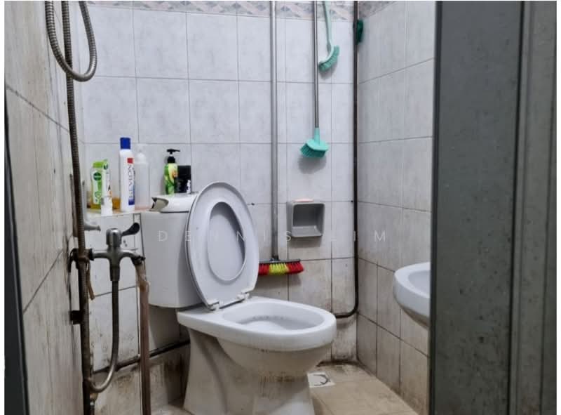 Sennett Estate - Macpherson Road, Macpherson Road, 3 Bedrooms, 1,033 sqft, Walk-up Apartment For Sale, by Dennis Lim, 500223473 - Bathroom - PropertyGuru.com.sg