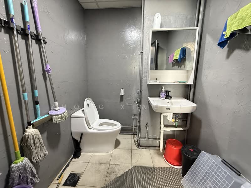 Oxley BizHub, 61 Ubi Road 1, 2,970 sqft, Light Industrial (B1) For Sale, by Zhong Xiaomei, 500223475 - toilet - CommercialGuru.com.sg