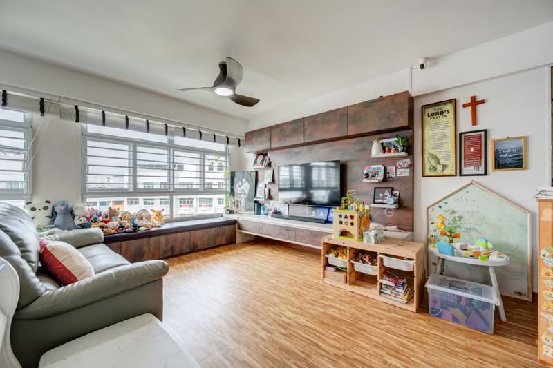426A Yishun Avenue 11, 426A Yishun Avenue 11, 3 Bedrooms, 1,206 sqft, HDB Flat For Sale, by Jeric Leong, 500223488 - Living Room - PropertyGuru.com.sg