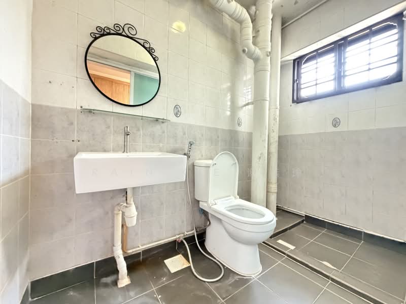 679C Jurong West Central 1, 679C Jurong West Central 1, 3 Bedrooms, 1,023 sqft, HDB Flat For Sale, by Rain Xie 谢燕瑜, 500223503 - Bathroom - PropertyGuru.com.sg