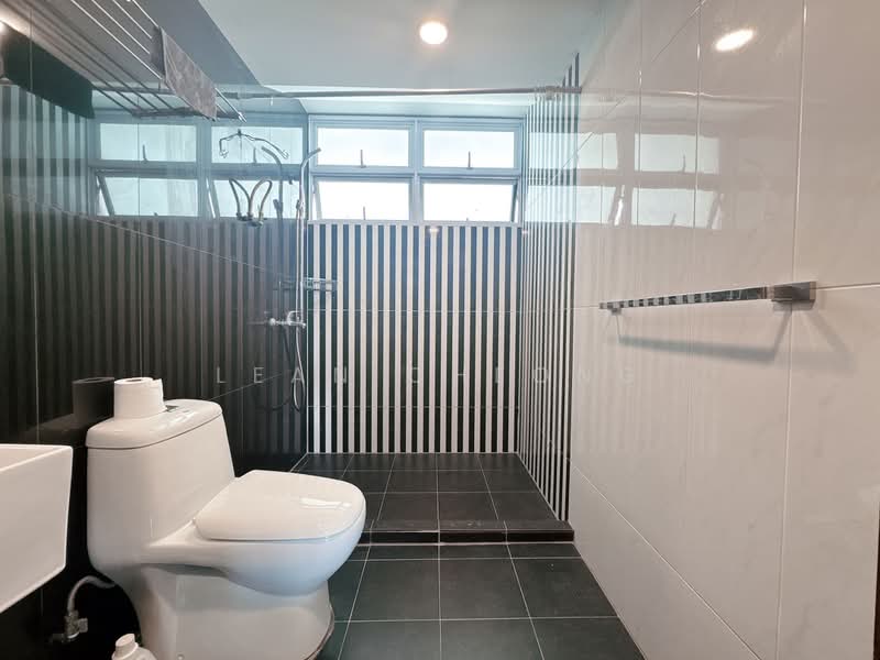 Sherwood Towers, 3 Jalan Anak Bukit, Room Rental, 150 sqft, Apartment For Rent, by Lean Cheong, 500223512 - Bathroom - PropertyGuru.com.sg