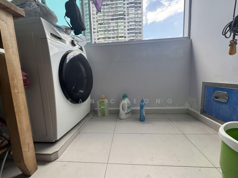 Sherwood Towers, 3 Jalan Anak Bukit, Room Rental, 150 sqft, Apartment For Rent, by Lean Cheong, 500223512 - Balcony - PropertyGuru.com.sg