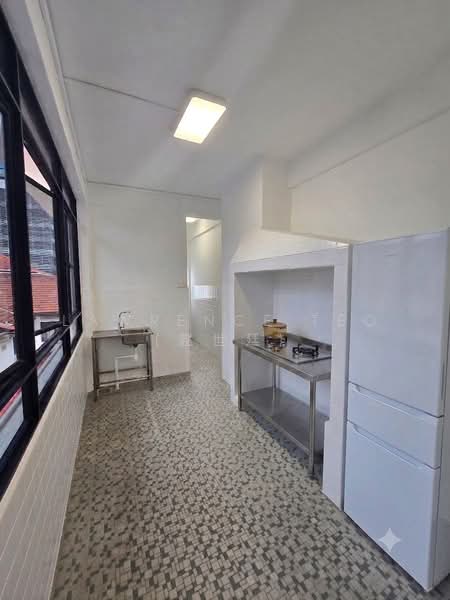64 Race Course Road, , Room Rental, 200 sqft, Walk-up Apartment For Rent, by Lawrence Teo (赵世廷), 500223518 - Kitchen - PropertyGuru.com.sg