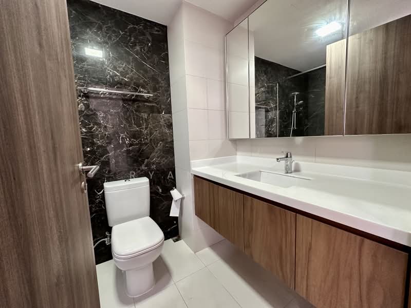 Palm Isles, 40 Flora Drive, 3 Bedrooms, 990 sqft, Condominium For Sale, by Ryan Koo, 500223525 - Bathroom - PropertyGuru.com.sg