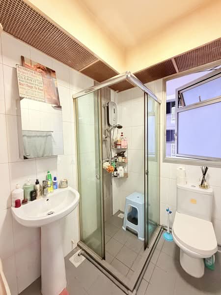 672A Yishun Avenue 4, 672A Yishun Avenue 4, 1 Bedroom, 409 sqft, HDB Flat For Sale, by Dawn Ang, 500223527 - Bathroom - PropertyGuru.com.sg