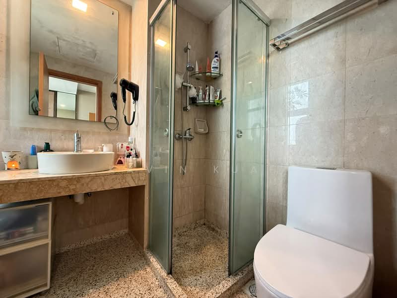 Hillview Regency, 28 Bukit Batok East Avenue 2, 3 Bedrooms, 1,131 sqft, Condominium For Sale, by Kavin Kuah, 500223548 - Bathroom - PropertyGuru.com.sg