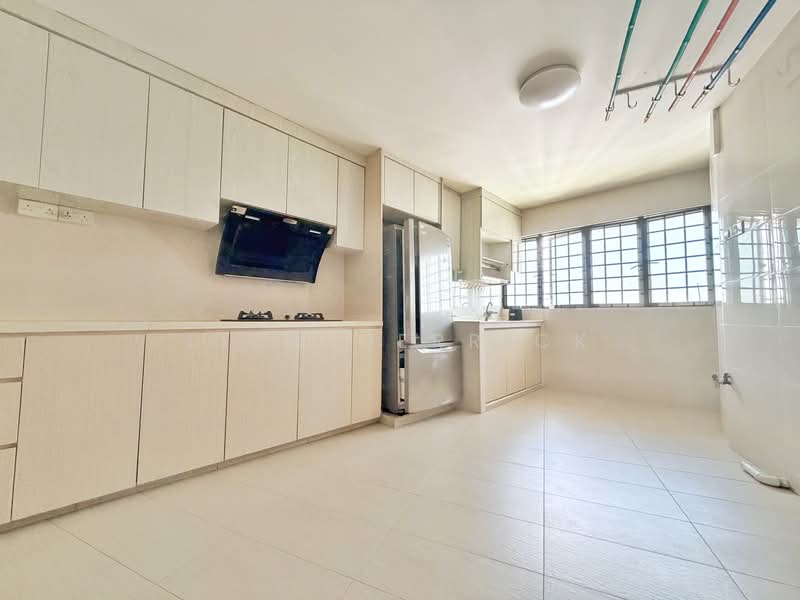 637 Ang Mo Kio Avenue 6, 637 Ang Mo Kio Avenue 6, 3 Bedrooms, 990 sqft, HDB Flat For Sale, by Liew Derrick, 500223560 - Kitchen - PropertyGuru.com.sg