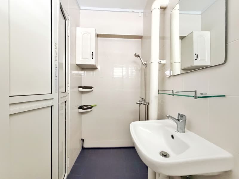 637 Ang Mo Kio Avenue 6, 637 Ang Mo Kio Avenue 6, 3 Bedrooms, 990 sqft, HDB Flat For Sale, by Liew Derrick, 500223560 - Bathroom - PropertyGuru.com.sg