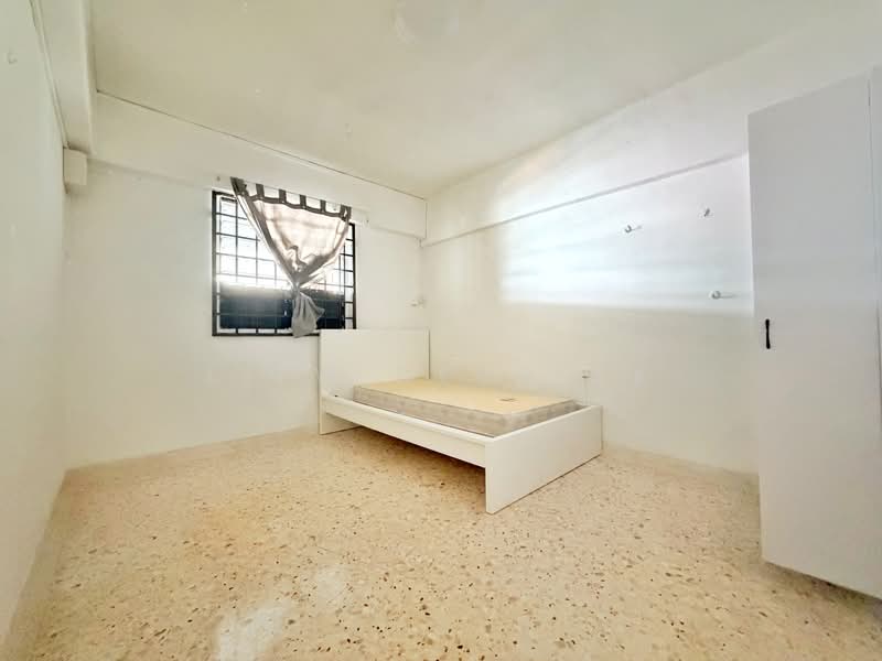 637 Ang Mo Kio Avenue 6, 637 Ang Mo Kio Avenue 6, 3 Bedrooms, 990 sqft, HDB Flat For Sale, by Liew Derrick, 500223560 - Bedroom - PropertyGuru.com.sg