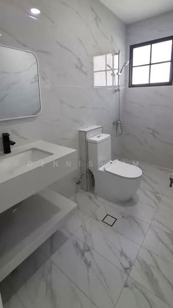 Sallim Lodge, 20 Sallim Road, 3 Bedrooms, 1,206 sqft, Apartment For Sale, by Dennis Lim, 500223575 - Bathroom - PropertyGuru.com.sg