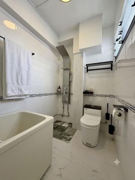109 Bukit Purmei Road, 109 Bukit Purmei Road, 3 Bedrooms, 1,119 sqft, HDB Flat For Sale, by Tien Tien Chen, 500223587 - Bathroom - PropertyGuru.com.sg