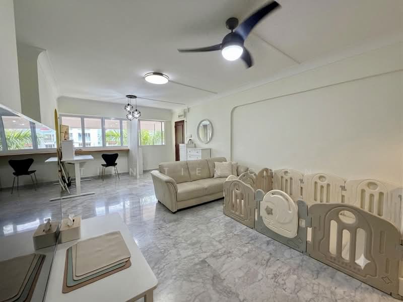 109 Bukit Purmei Road, 109 Bukit Purmei Road, 3 Bedrooms, 1,119 sqft, HDB Flat For Sale, by Tien Tien Chen, 500223587 - Living Room - PropertyGuru.com.sg
