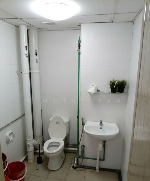 Oxley BizHub, 65 Ubi Road 1, 1,023 sqft, Light Industrial (B1) For Rent, by Timothy Tan, 500223597 - Bathroom - CommercialGuru.com.sg