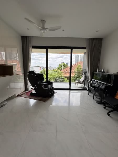 Peak Residence, 333 Thomson Road, 4 Bedrooms, 1,389 sqft, Condominium For Sale, by Karen Low, 500223610 - Living Room - PropertyGuru.com.sg