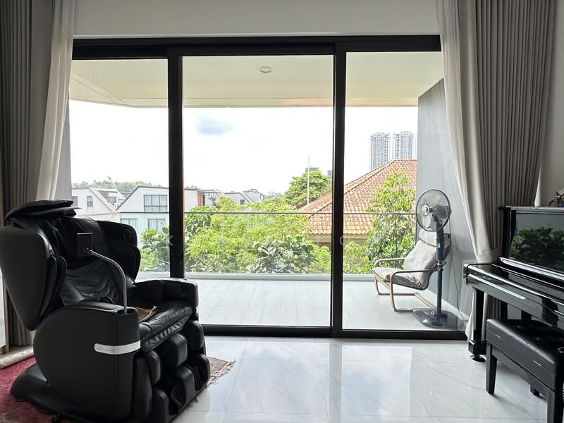 Peak Residence, 333 Thomson Road, 4 Bedrooms, 1,389 sqft, Condominium For Sale, by Karen Low, 500223610 - Living Room - PropertyGuru.com.sg