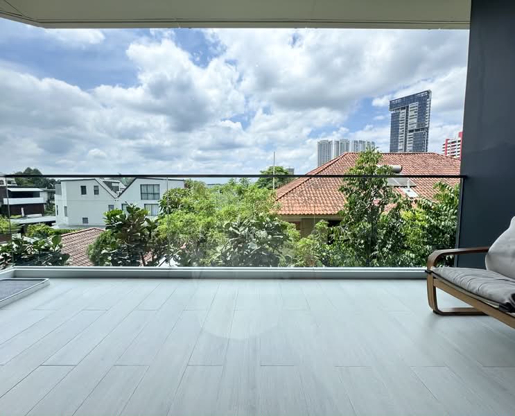 Peak Residence, 333 Thomson Road, 4 Bedrooms, 1,389 sqft, Condominium For Sale, by Karen Low, 500223610 - Balcony - PropertyGuru.com.sg
