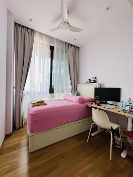 Peak Residence, 333 Thomson Road, 4 Bedrooms, 1,389 sqft, Condominium For Sale, by Karen Low, 500223610 - Bedroom - PropertyGuru.com.sg