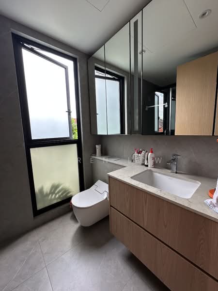 Peak Residence, 333 Thomson Road, 4 Bedrooms, 1,389 sqft, Condominium For Sale, by Karen Low, 500223610 - Bathroom - PropertyGuru.com.sg