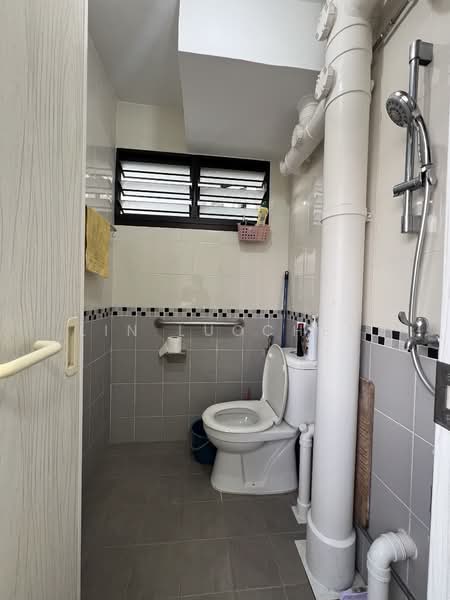 602 Clementi West Street 1, 602 Clementi West Street 1, 2 Bedrooms, 721 sqft, HDB Flat For Sale, by Lin LuoChen, 500223622 - Bathroom - PropertyGuru.com.sg