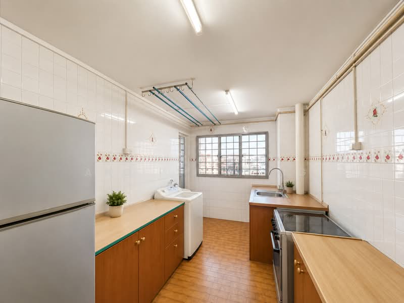 132 Bedok Reservoir Road, 132 Bedok Reservoir Road, 3 Bedrooms, 904 sqft, HDB Flat For Sale, by Ang Pei Xiong, 500223623 - Kitchen - PropertyGuru.com.sg