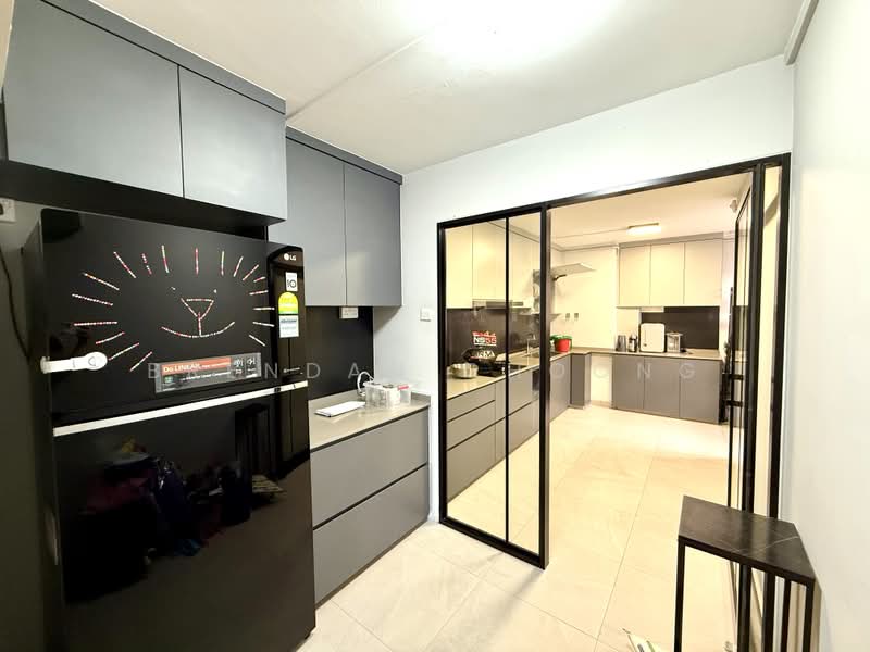 129 Geylang East Avenue 2, 129 Geylang East Avenue 2, 3 Bedrooms, 1,432 sqft, HDB Flat For Rent, by Brendan Choong, 500223637 - Kitchen - PropertyGuru.com.sg