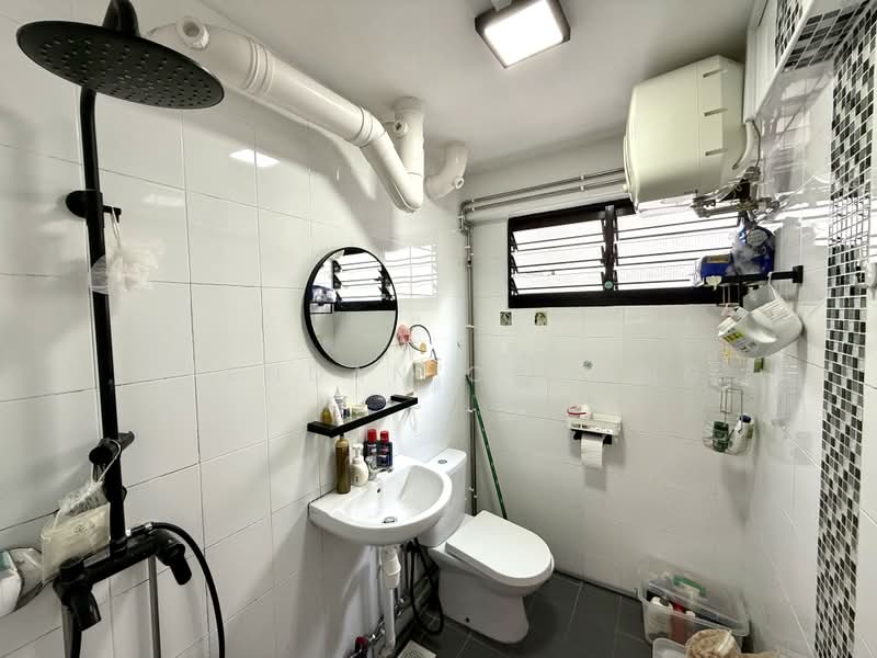129 Geylang East Avenue 2, 129 Geylang East Avenue 2, 3 Bedrooms, 1,432 sqft, HDB Flat For Rent, by Brendan Choong, 500223637 - Bathroom - PropertyGuru.com.sg